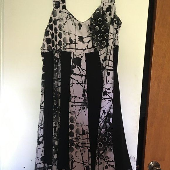 Ladies Gray Black Dress. Sleeveless size 24 - Picture 1 of 5